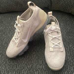 Nike Vapormax - Woman’s 8.5